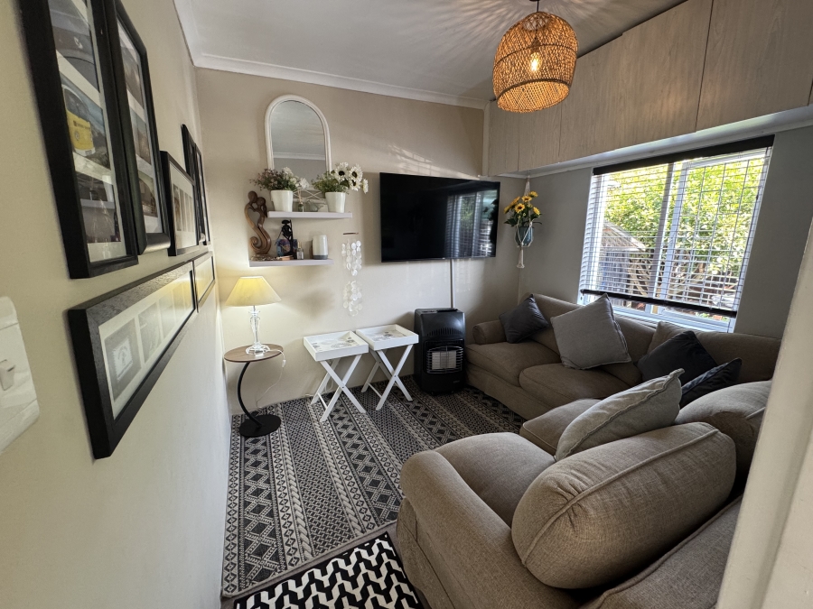 To Let 1 Bedroom Property for Rent in Kirstenhof Western Cape